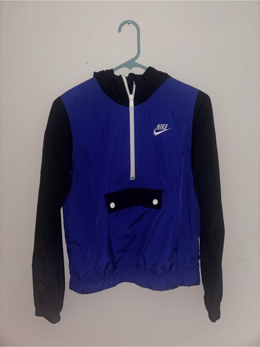 Nike women’s vintage Blue and Black Hooded windbreaker Jacket